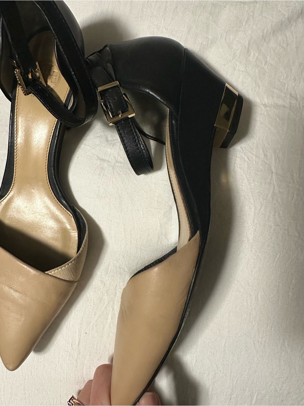 Tory Burch MacKenna Pointed Toe Ankle Strap Wedge Dress Shoe Tan Black Size 7.5 - Picture 2 of 12